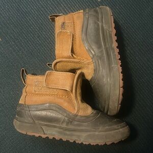Vans MTE cold size 9 Kids boots